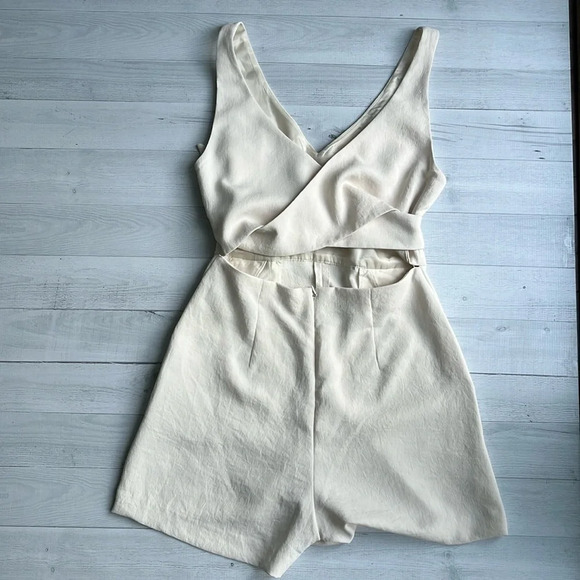 Aritzia Wilfred Cream Romper Size S - Picture 4 of 9